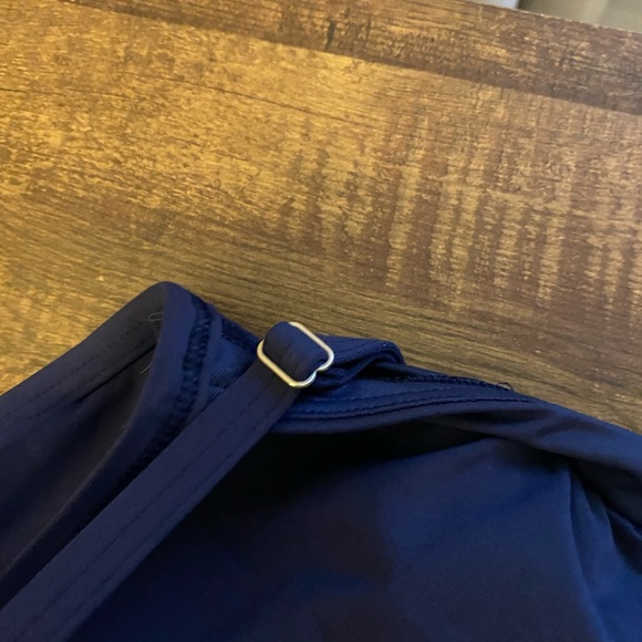 Stylish lands End Navy Blue swim top - Picture 2 of 7